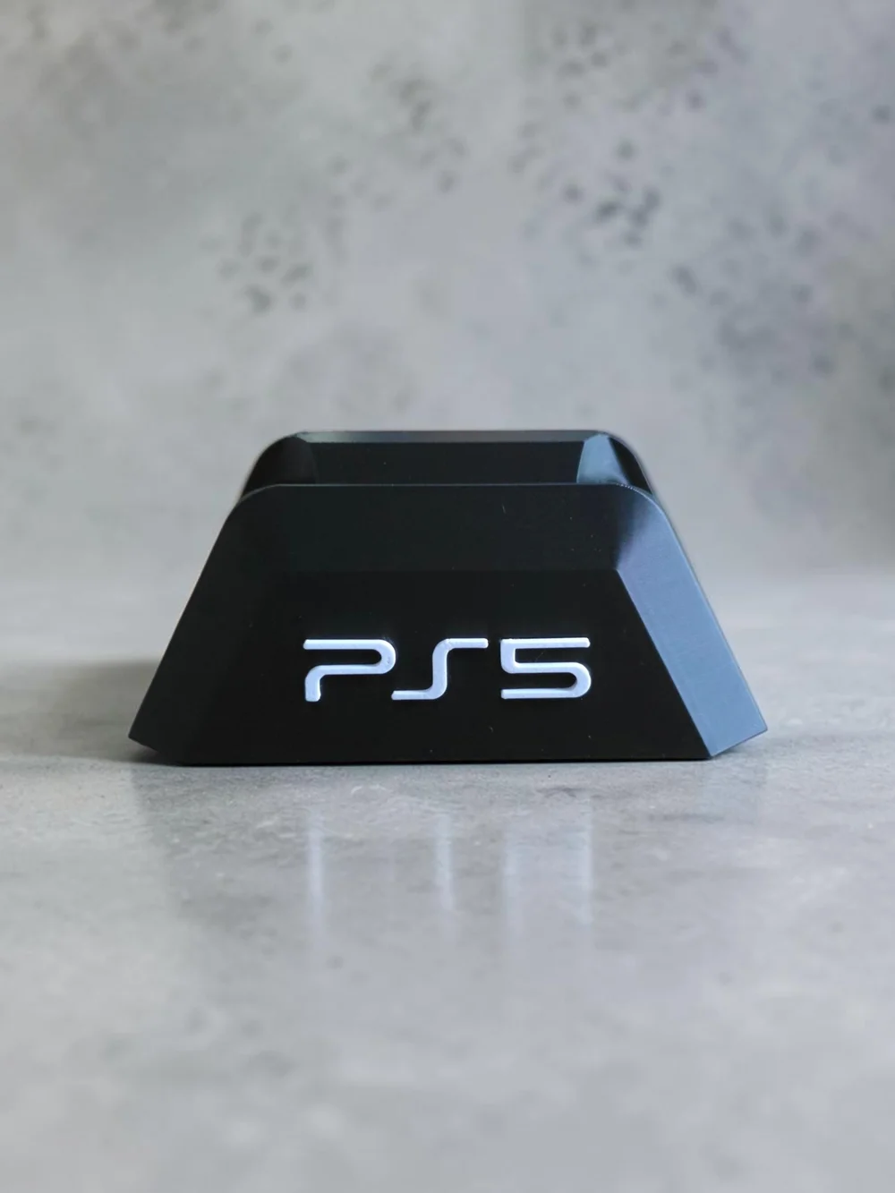 3d Printed DualSense PS5 Controller Stands in Custom Colors